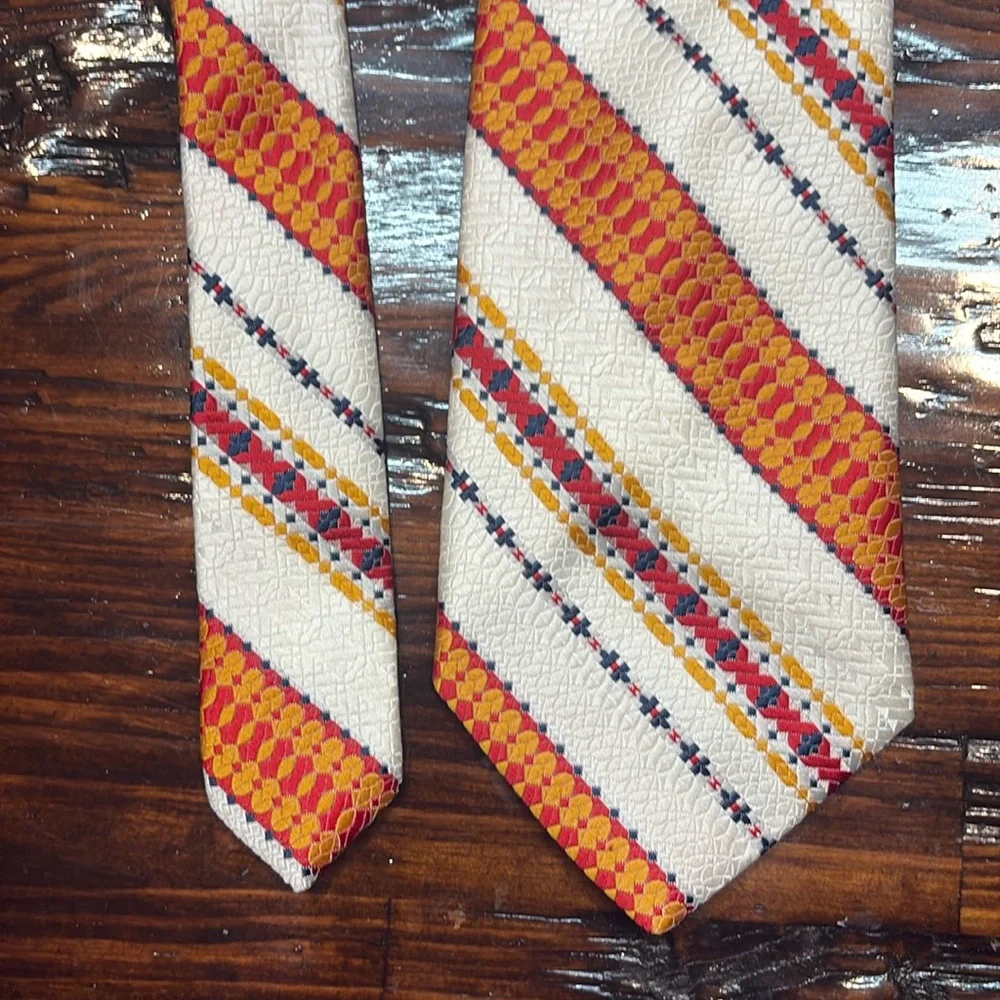 Damon Neck‎ tie
